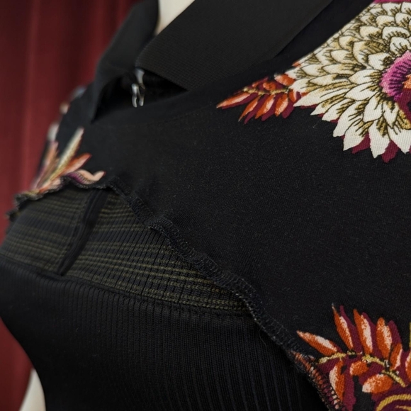 🌺🖤🌺 VELDÁ SHRUG 🌺🖤🌺 - Picture 4 of 8